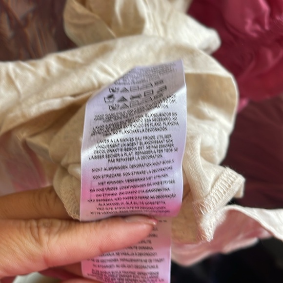 Guess brand tshirt - Picture 7 of 7